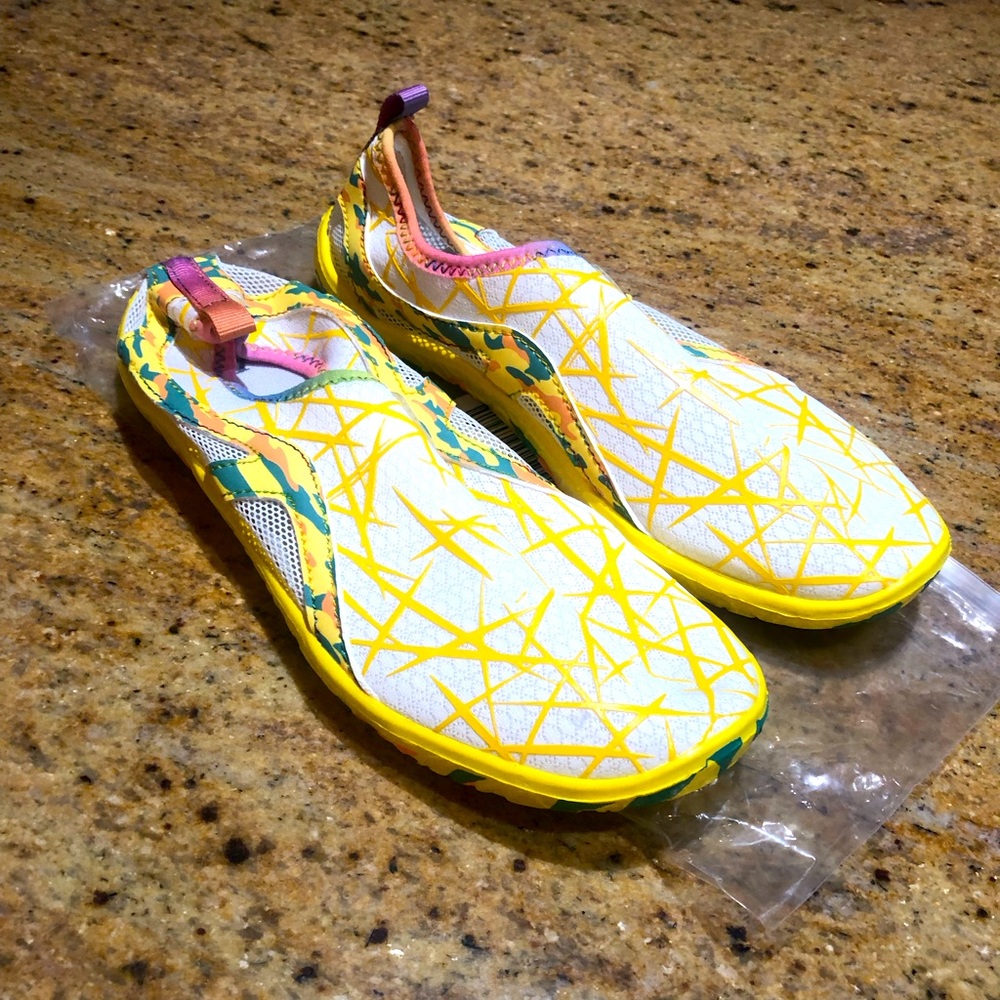 NWT Women’s Water Shoes